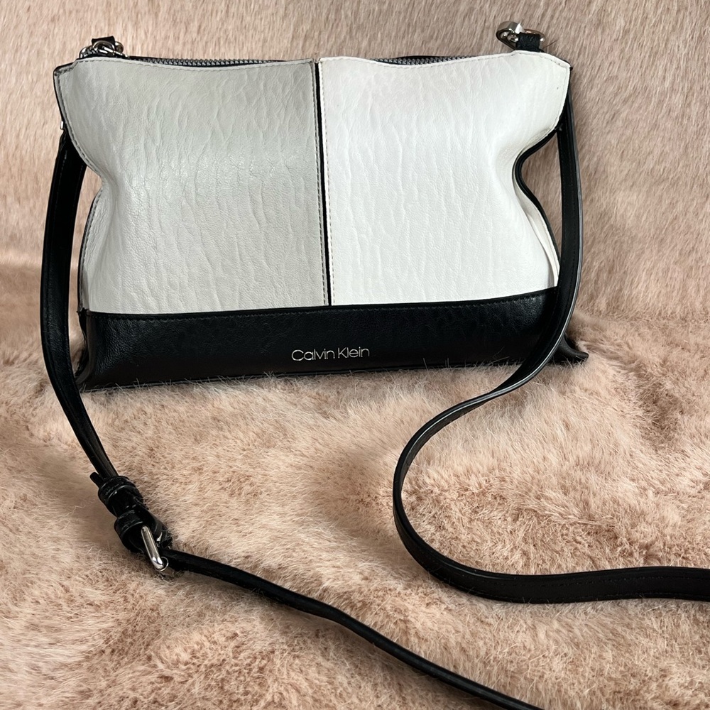 Calvin Klein Grey and White Women's crossbody Bag
